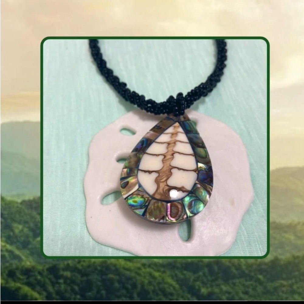 Elegant Black and Brown Teardrop Necklace